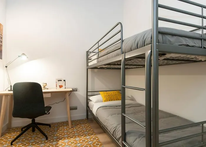 Historic Gothic 3br2ba Ac Work Desk Holiday home Barcelona